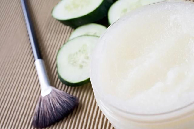 <b>青春期眼部孕妇护肤品精华液如何擦</b>