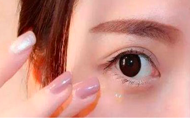 <b>眼部皮肤护理：春天30岁眼部清洁品牌护肤品</b>