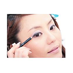 眼睛深邃如何突出