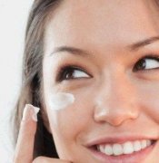 <b>6步穴位按摩眼部消除眼袋</b>