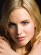 <b>选择底妆、粉底时应该注意些什么呢</b>