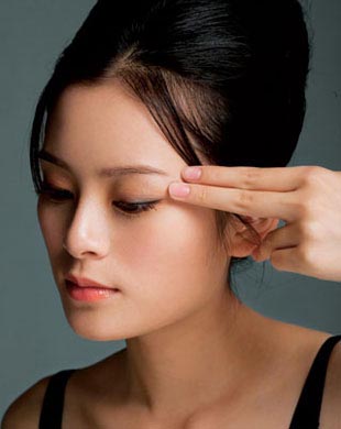 如何重视眼部肌肤