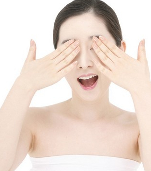 如何短时间去除眼袋-眼部护理