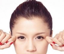 <b>眼部肌肤会因为什么原因遭到损伤</b>