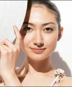 <b>眼周肌肤对护肤品的吸收度是身体300倍!</b>