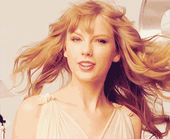 每天坚持按摩赶走鱼尾纹