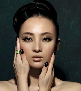 黑眼圈遮瑕技巧从中部开始遮盖