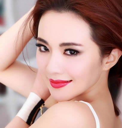 <b>眼纹真是太烦人 教你去眼袋眼纹的小技巧</b>